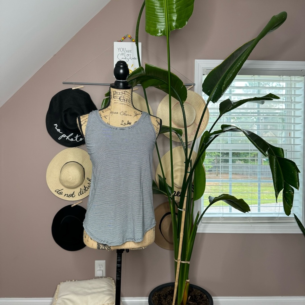 Women’s Lululemon tank